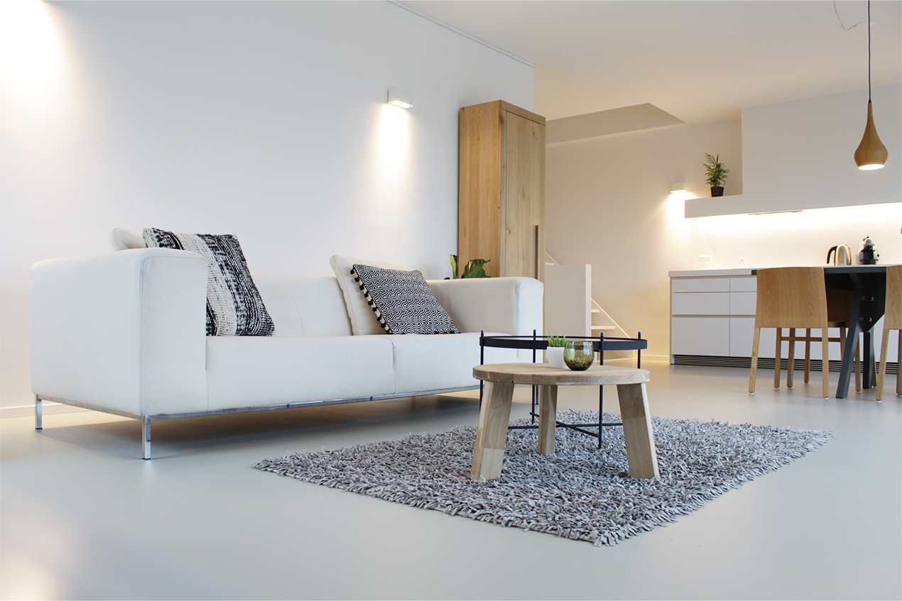 Motion PU Gietvloer in woonkamer van Motion