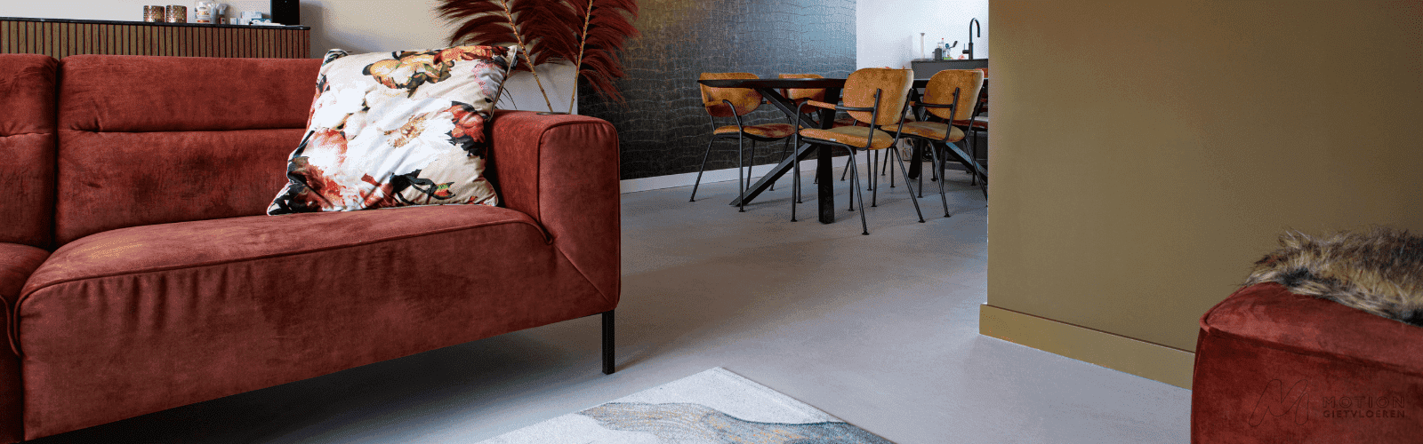 Nieuwbouw microcement gietvloer in open woonkeuken
