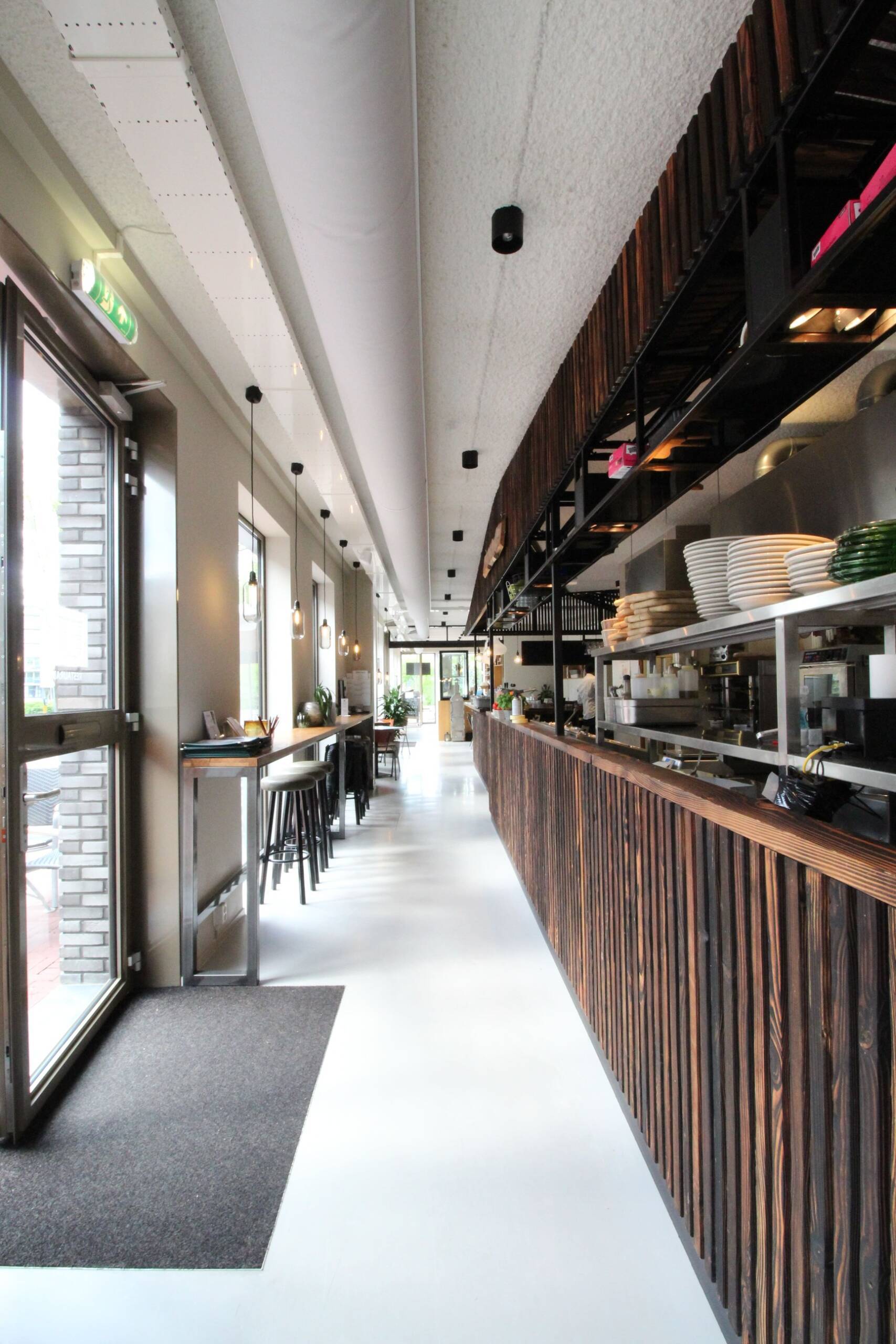 MIX Gietvloer in delicatessenwinkel
